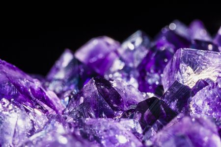 水晶消磁與充能攻略：如何有效淨化與激發能量